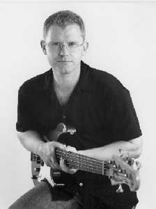 Remarquable Steven James Hall on electric or double bass has performed the world over with 'big names' and sings as well... Click on picture to visit his web site
